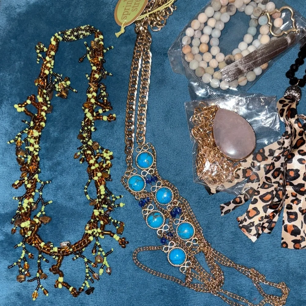 Assorted Jewelry Collection - Picture 5 of 8